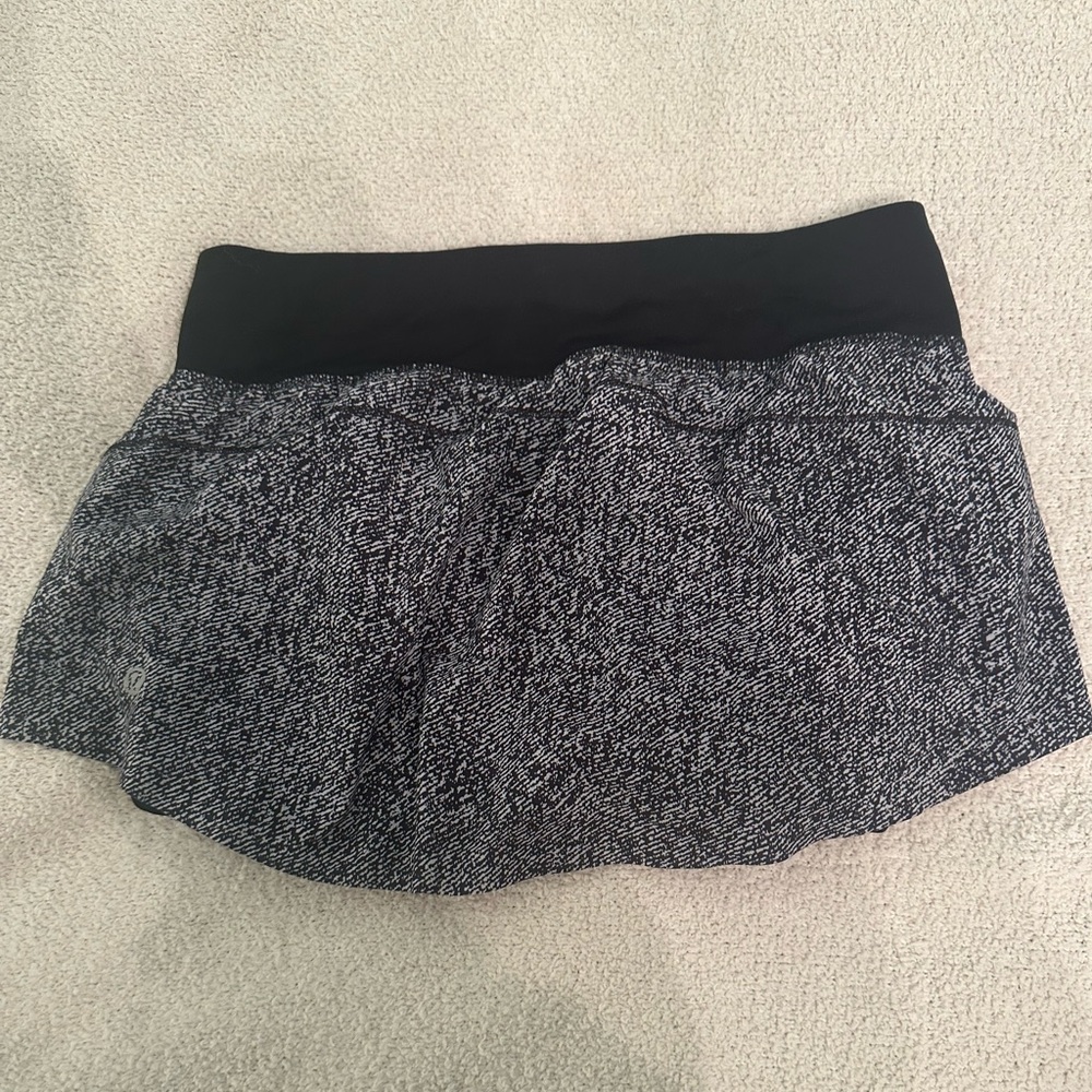perfect condition and super cute size 4 Lululemon skirt!